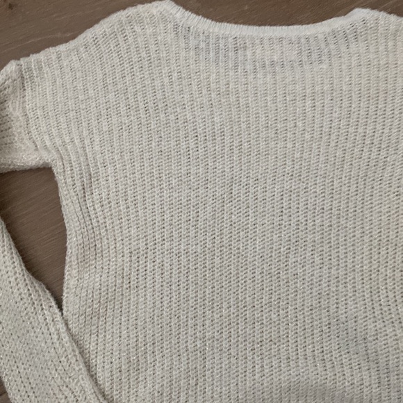 Hollister off-white sweater - Picture 3 of 3